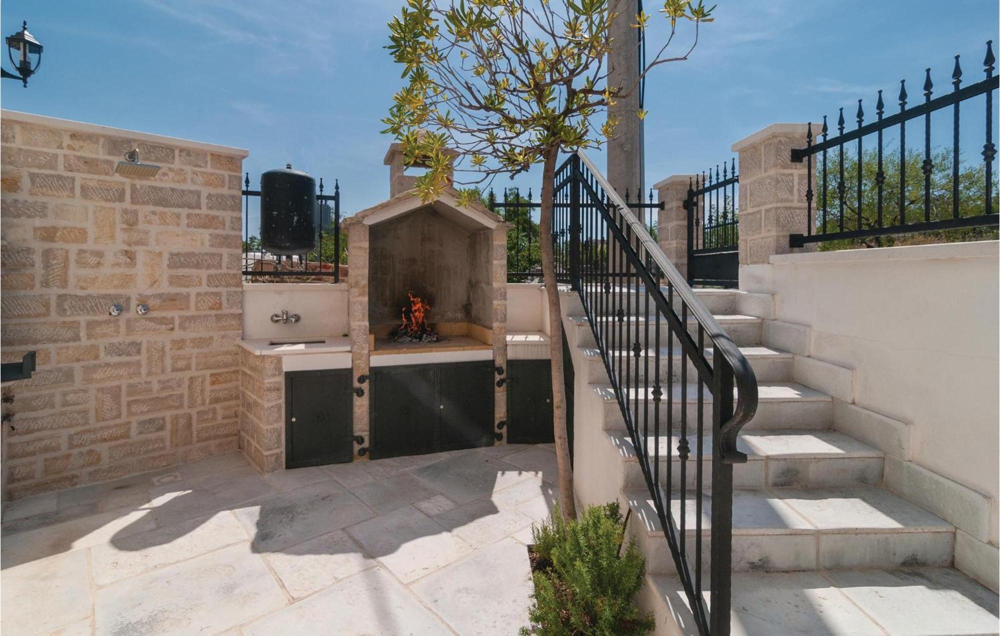 Stunning Home In Primosten With Kitchen Esterno foto